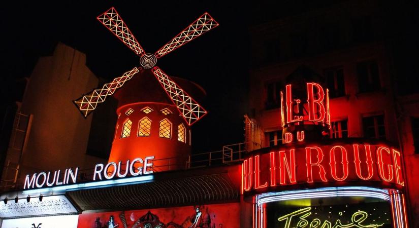 Leszakadtak a Moulin Rouge világhírű szélmalmának lapátjai – videó