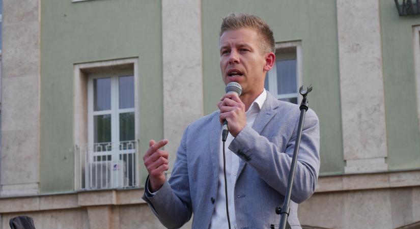 Policcsal és Kispállal is tárgyalt Magyar Péter Komlón