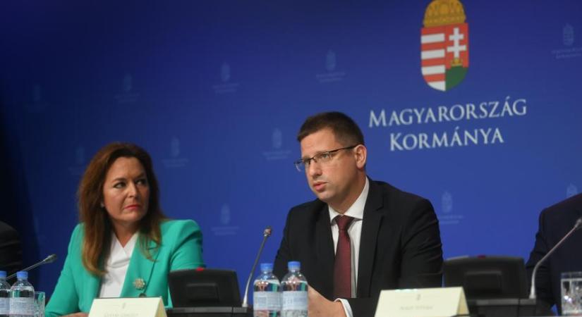 Gulyás Gergely: Magyar Péter nem hülye, többé nem kell miniszteri ellenjegyzés az elnöki kegyelemhez – Kormányinfó percről percre