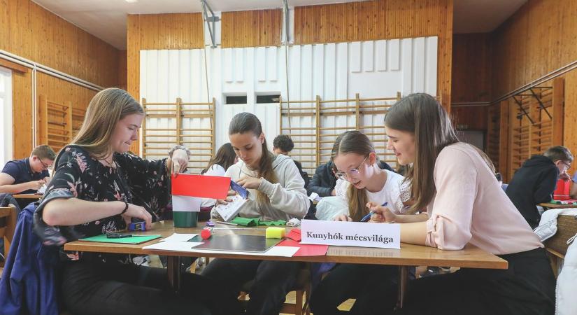 Diákok versenyeztek Petőfi nevével Ostffyasszonyfán - a kamasz költő legszebb nyarának helyszínén - fotók
