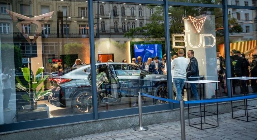 Budapesten nyílt meg a régió első Cupra Garage in the City bemutatóterme