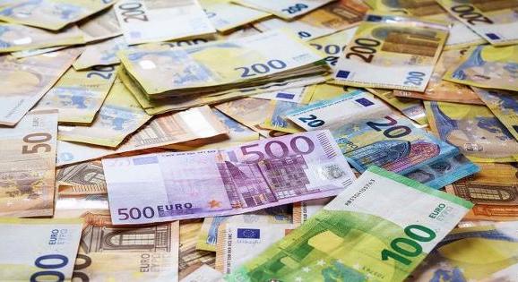 Felcsillan a szeme, hogyha megpillantja mennyiért vásárolhat eurót
