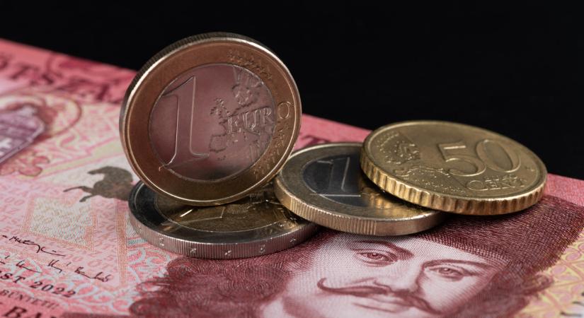 Feltámadt a magyar pénznem: erősödött csütörtökön a forint
