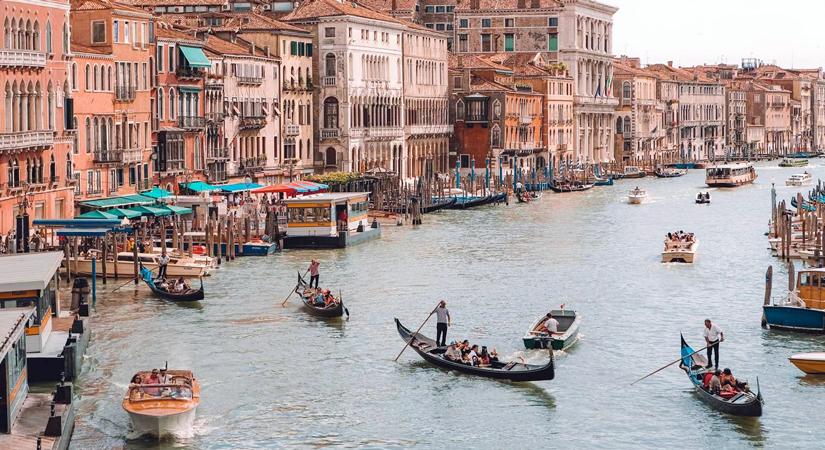 Velence városába több mint százezren léptek be az első fizetős napon