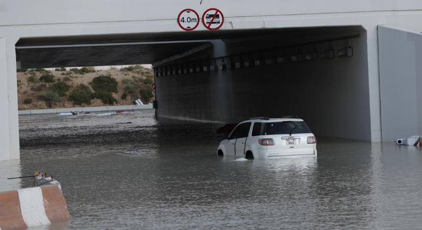 Pokoli özönvíz: ez okozhatta a halálos áldozatokkal járó esőzést Dubajban, a szakértők súlyos veszélyre figyelmeztetnek