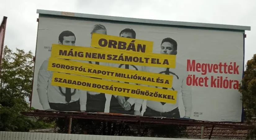 Márki-Zayék átragasztották a CÖF-plakátokat