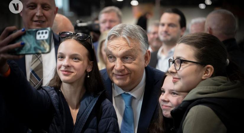 Orbán Viktort szinte lerohanták a fiatalok  videó