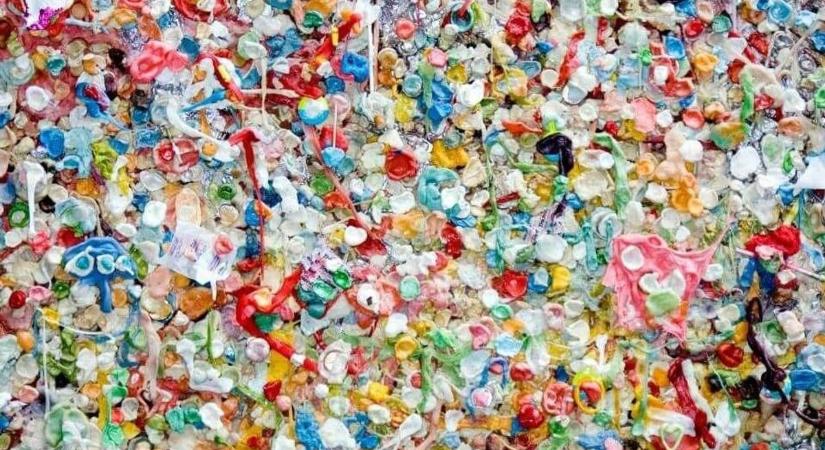 Lesújtó kutatás: szinte minden ételben megtalálható a műanyag
