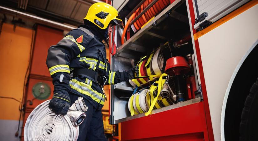 Halálos lakástűzhöz is riasztották a Bács-Kiskun vármegyei tűzoltókat csütörtökön