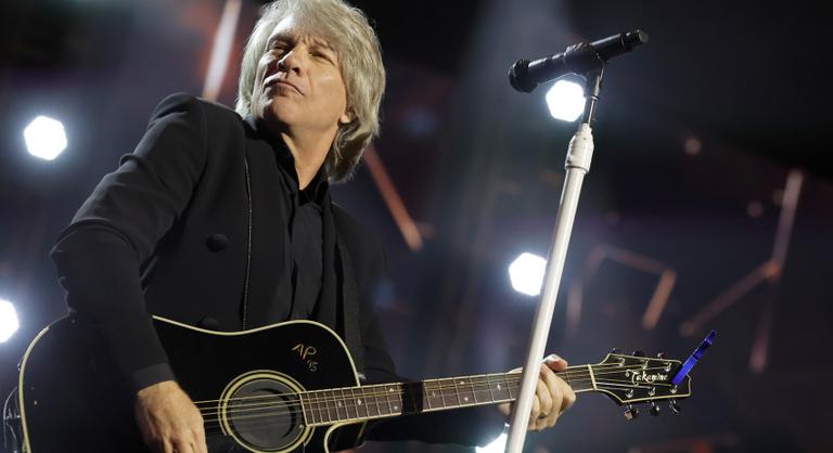 Jon Bon Jovi: Egy darab műanyaggal a torkomban énekelek