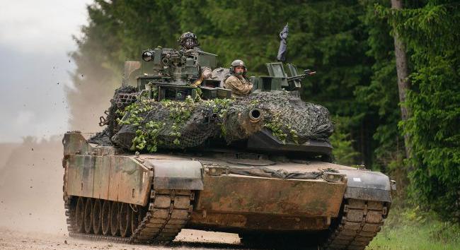 Ukrajna taktikai megfontolásból ideiglenesen kivonja az amerikai Abrams harckocsikat a csatatérről – AP