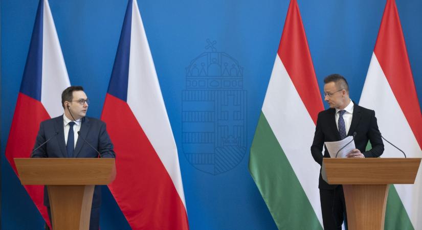 Szijjártó Péter mellett állva jelentette ki a cseh külügyminiszter, hogy az ukránoknál többet senki sem tesz Európa biztonságáért