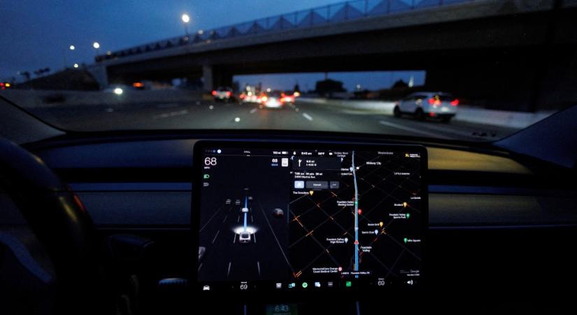 Közlekedésbiztonsági vizsgálat alatt a Tesla az Autopilot miatt
