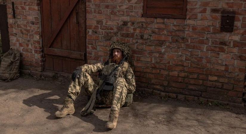 Már a felkészületlen katonákat is bevetik Ukrajnában – pánikolnak a parancsnokok