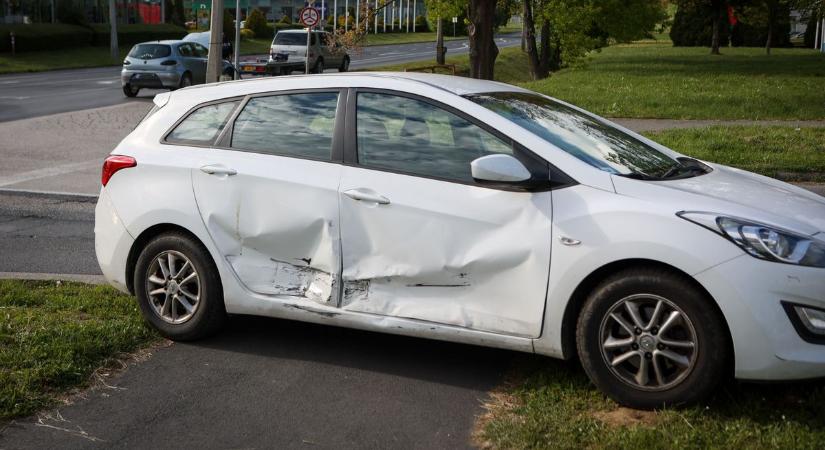 Két autó ütközött össze a kereszteződésben Nagykanizsán
