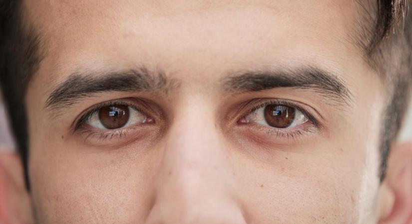 A barna szemű férfi kedves, a kék szemű szenvedélyes, a zöld szemű spontán. A te párodnak milyen színű a szeme?