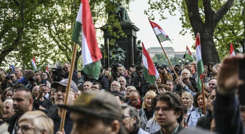 Magyar Péter szerint három megyében kirúgással fenyegették meg a közintézmények dolgozóit, nehogy elmenjenek az ő tüntetéseire
