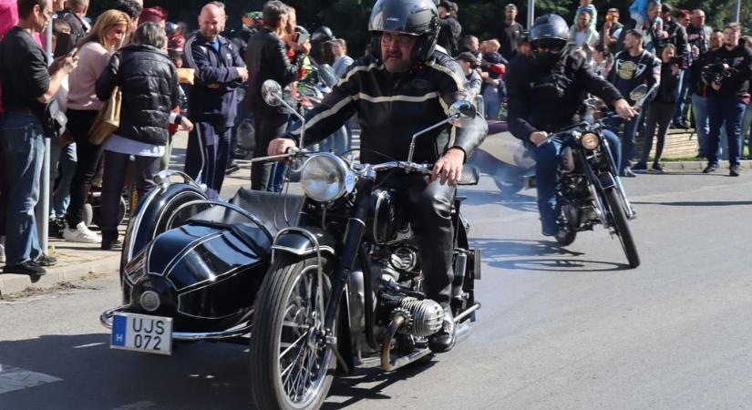 1500 motorkerékpár dübörgött Makón