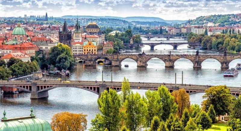 A régió fővárosai közül Prágában és Budapesten csökkentek az albérletárak