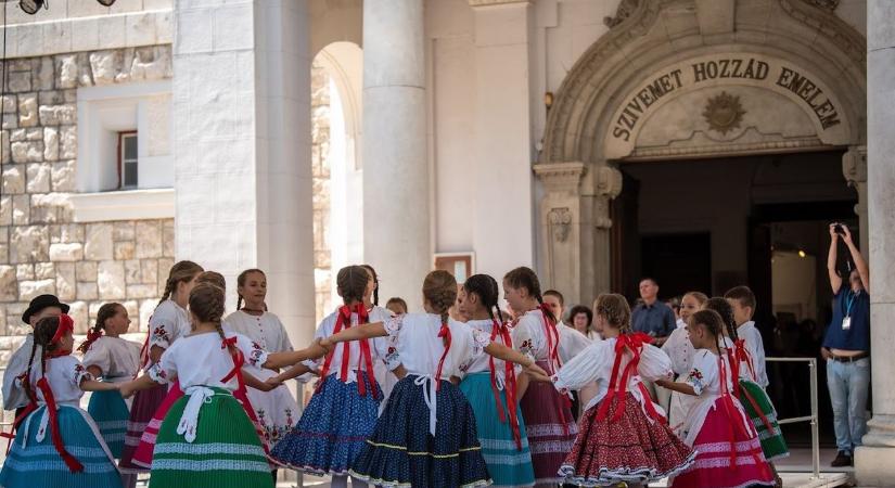 A tánc világnapját ünneplik Pápán