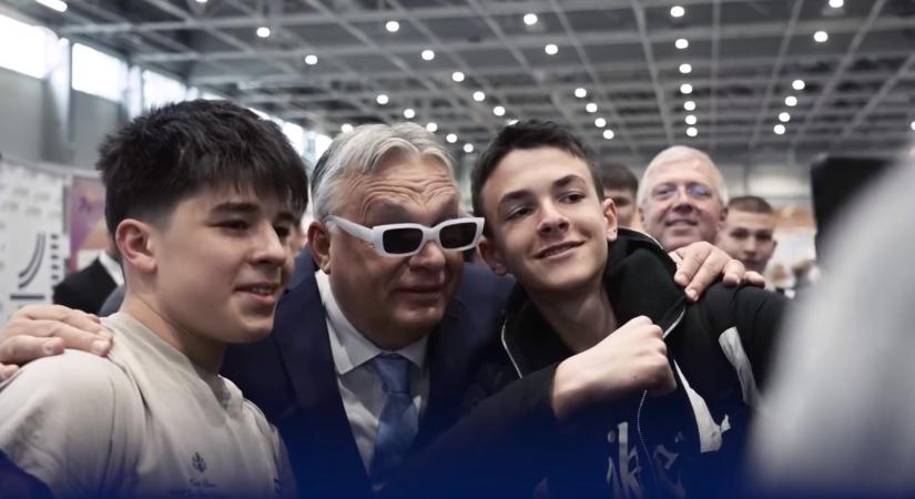 Orbán Viktor: Ha beindul a szelfigyár. Hajrá, fiatalok!  videó