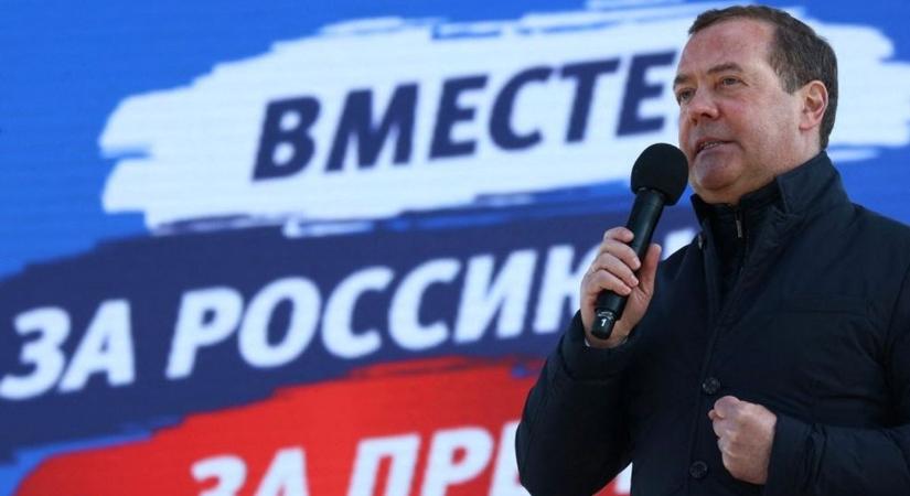 A dühös Medvegyev válaszlépést sürget az orosz vezetéstől