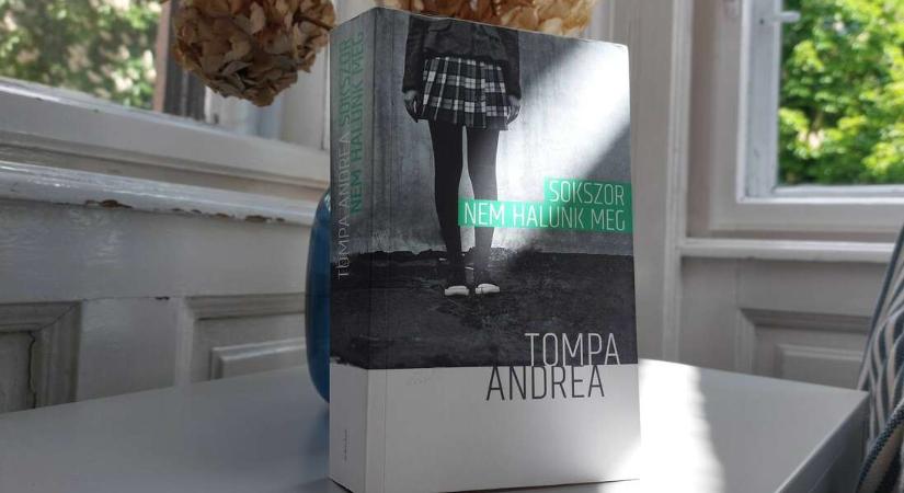 A titok köré szőtt család – Tompa Andrea Sokszor nem halunk meg című regényéről