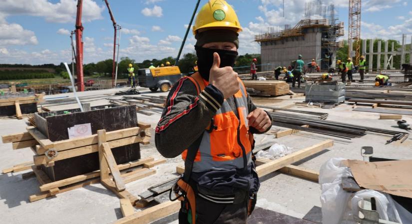 Nézze meg képeinken, hogy halad a Sisecam kaposvári gyárának építése