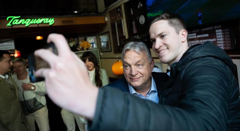 Orbán Viktor negyven év után tért vissza az egyik budapesti presszóba