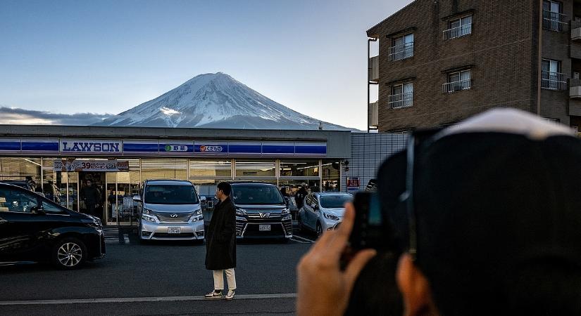 Elbarikádozná a kilátást egy japán város a turistadömping miatt