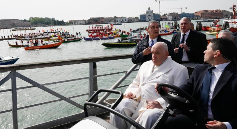 A pápa a velencei börtönbe látogatott