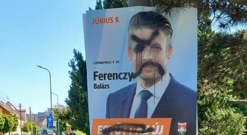 Megrongálták Ferenczy Balázs plakátját - fotók