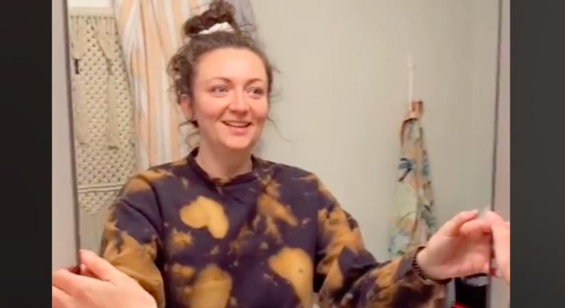 Huzatot érzett a fürdőszobatükör mögött a nő: hátborzongató felfedezést tett - Videó