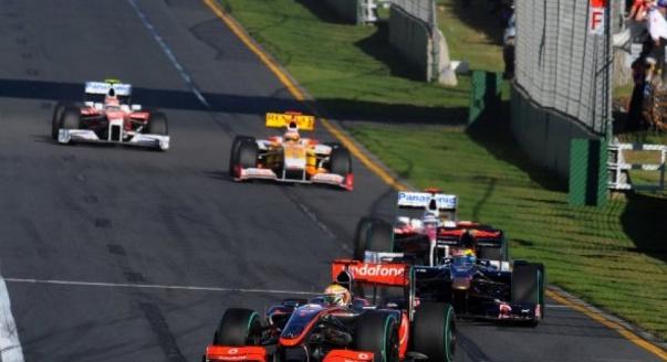 F1-Archív: Szigorú büntetés a McLarennek