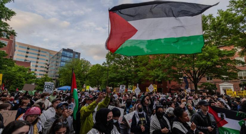 Közel 900 palesztinpárti diáktüntetőt vettek őrizetbe az Egyesült Államokban