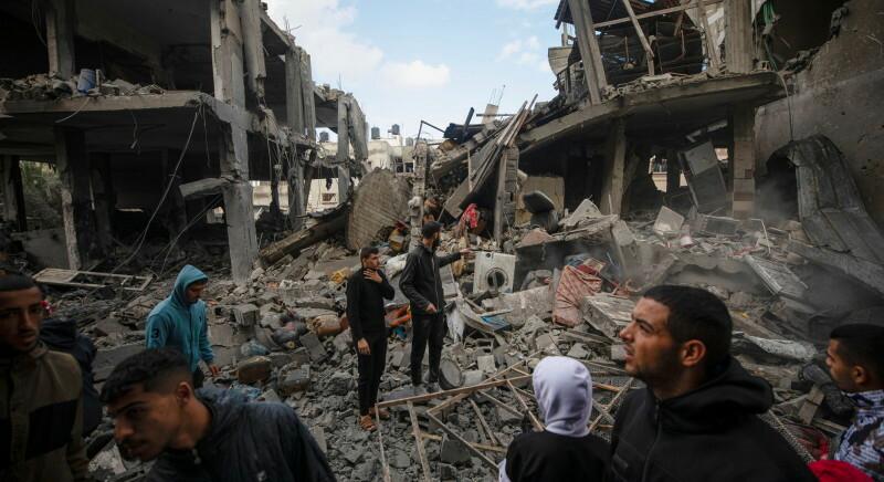 Izrael bejelentette, növeli a Gázába irányuló humanitárius segélyek mennyiségét