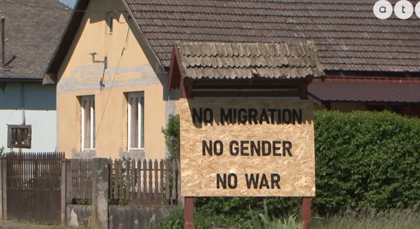 "No migration, no gender, no war" szöveggel üdvözli a látogatókat egy szabolcsi község - videó