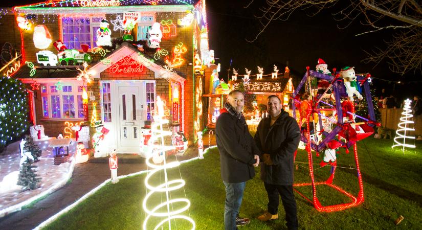 Felkapcsolták a ünnepi fényeket az angolok egyik kedvenc karácsonyi házán