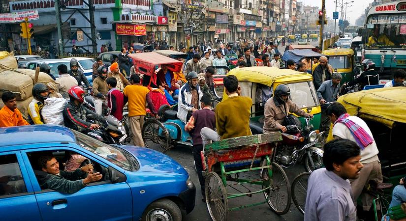 Káosz a köbön: így néz ki az indiai közlekedés egy önvezető autó szemén keresztül