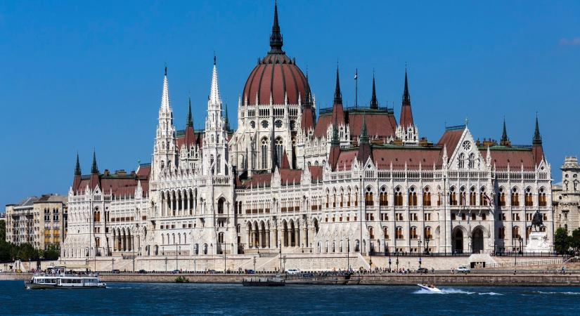 Dühítő külföldi véleményt írtak a Parlamentről, borzalmas turistacsapdának csúfolják Budapest egyik ékkövét