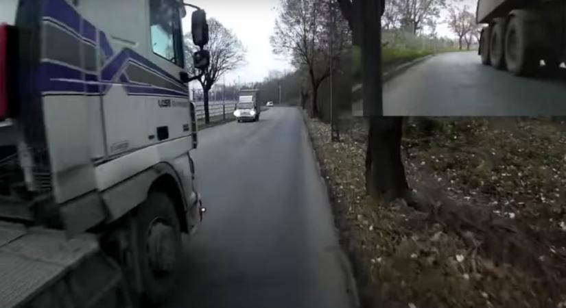 Videón, ahogy életveszélyesen előzi a biciklist egy kamion Budapesten