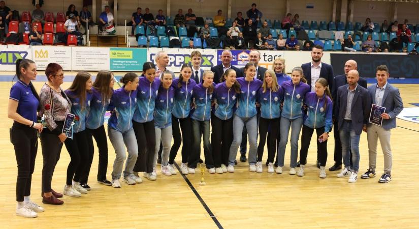 A Tarr KSC Szekszárd U14-es együttese lett a legjobb női csapat (videó)