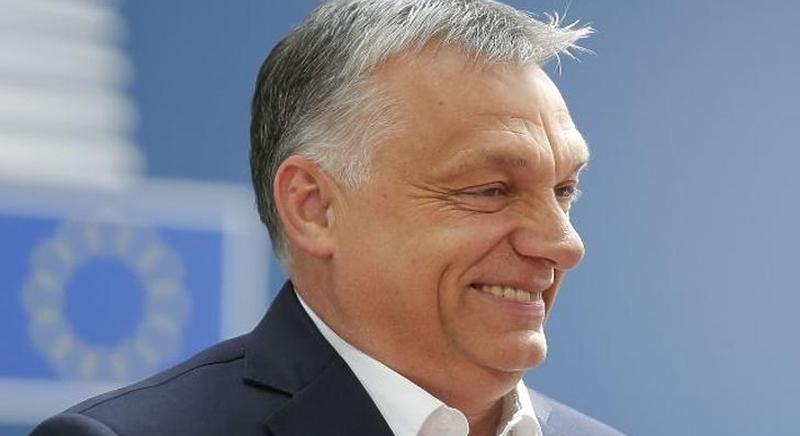Lecserélte a polgármester a táblákat, Orbán-idézettel köszöntik a látogatókat