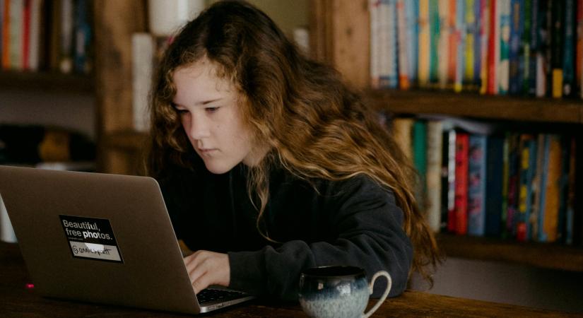 Mindenötödik (!) gyereket érintheti az online bántalmazás