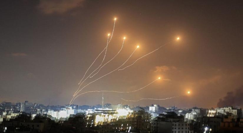 A Hamász rakéták tucatjaival támadta Izraelt