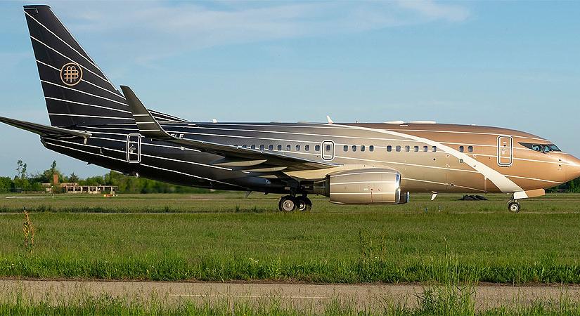 Gyönyörű, 30 milliárd forintos luxusgép járt Debrecen repülőterén – fotókkal, videóval