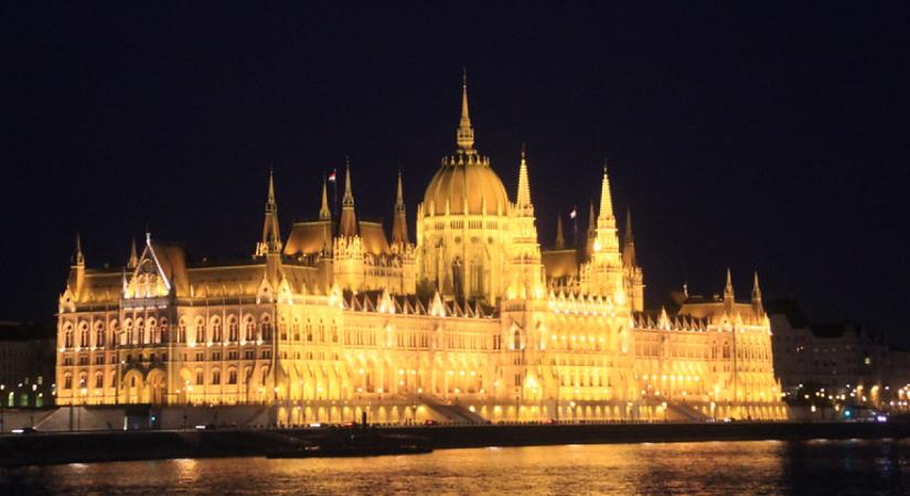 A hollywoodi világsztár próbált elvegyülni Budapesten, de a Fókusz lecsapott rá