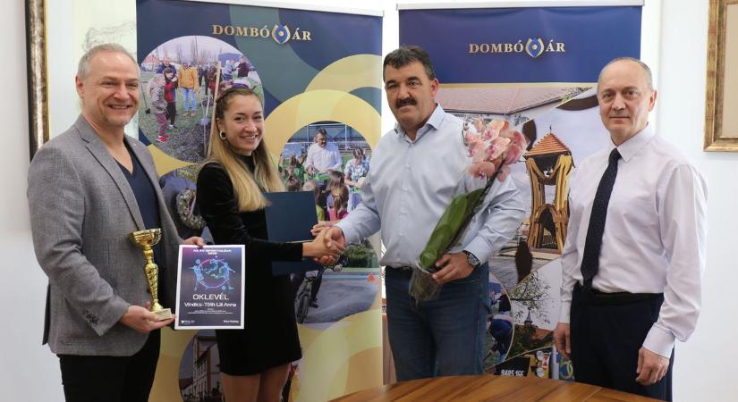 Dombóváron vette át a legjobb sportolónak járó díjat Vindics-Tóth Lili Anna (galéria, videó)
