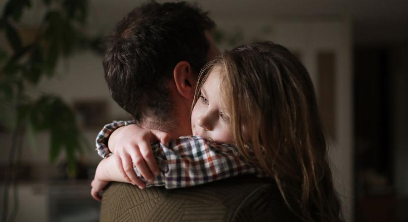 Imádja az internet a pszichoterapeuta apa reakcióját lánya feldúltságára