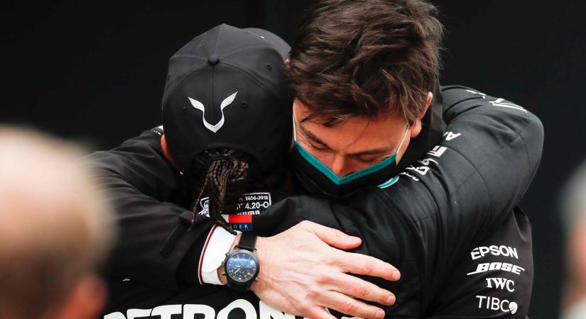 Wolff: Hamilton nem érzi jól magát, valószínűleg nem követi az F1-es hétvégét